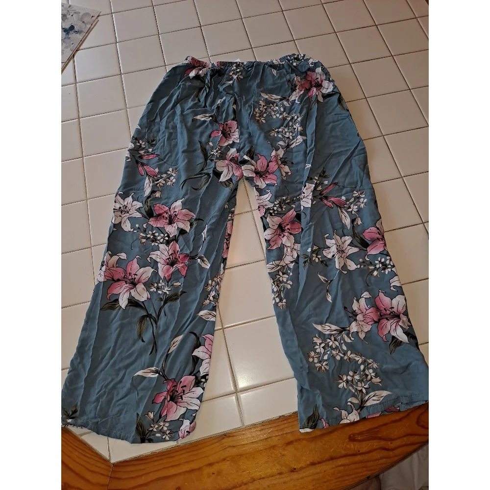 Women's blue and pink floral pajama pants size small - Picture 4 of 9